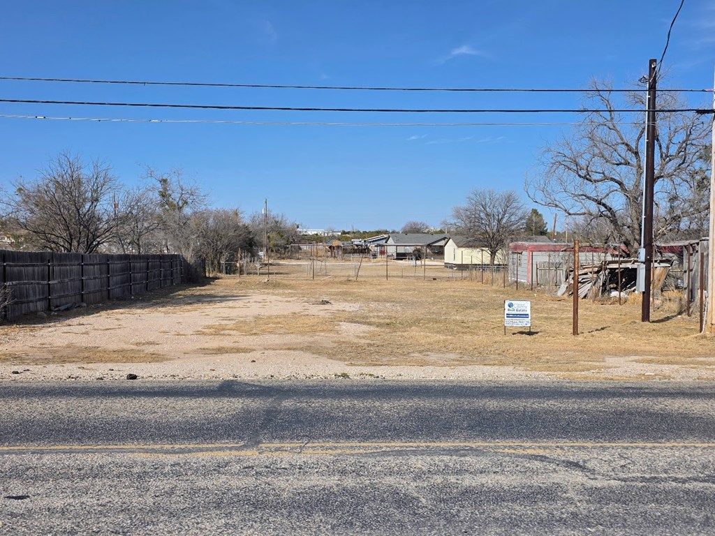 Image 4 of property listing at 504 W Oak Ave # 14, Mertzon, TX 76941