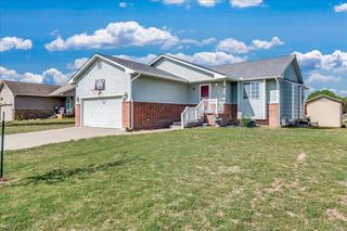 389 E Riley Ave, Haysville, KS 67060