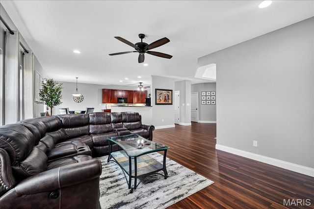 6219 Pathfinder Drive, St Louis, MO 63129