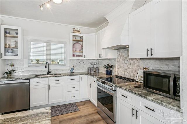 7515 Gulf Blvd, Navarre Beach, FL 32566