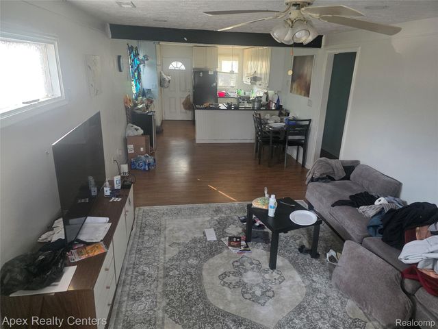 6165 Nightingale Street, Dearborn Heights, MI 48127