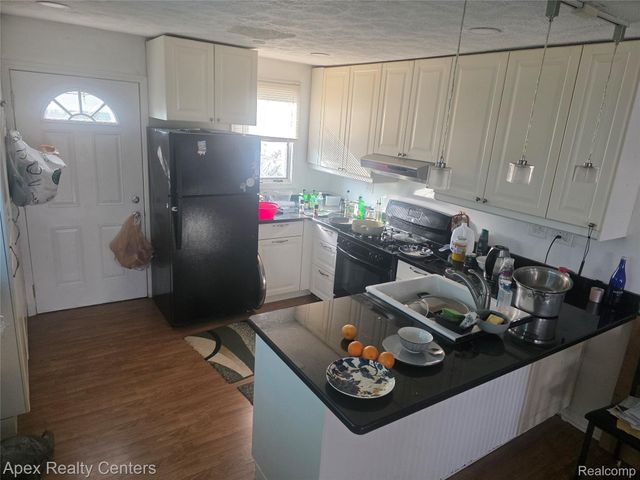 6165 Nightingale Street, Dearborn Heights, MI 48127