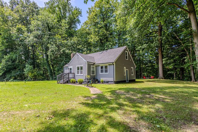 16002 Lakeside Road, Chikaming Twp, MI 49129