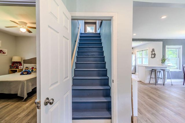 16002 Lakeside Road, Chikaming Twp, MI 49129