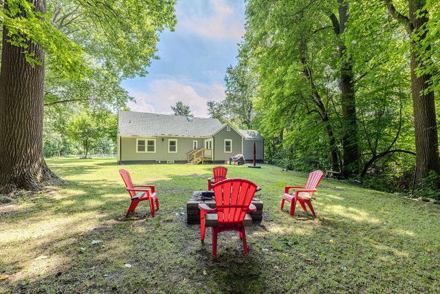 16002 Lakeside Road, Chikaming Twp, MI 49129