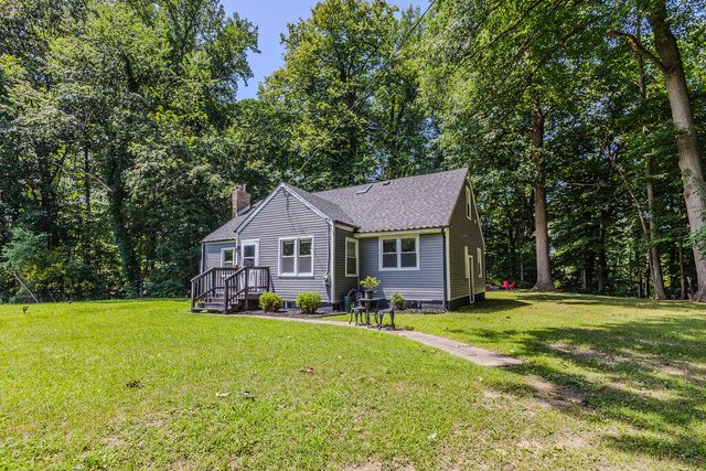 16002 Lakeside Road, Chikaming Twp, MI 49129