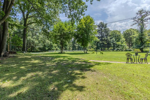 16002 Lakeside Road, Chikaming Twp, MI 49129