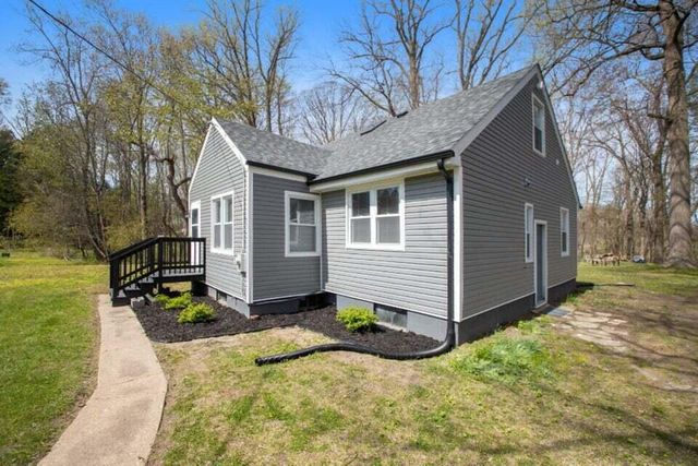 16002 Lakeside Road, Chikaming Twp, MI 49129