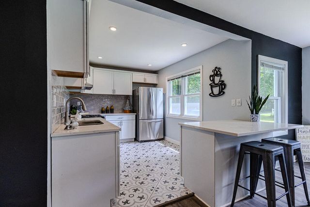 16002 Lakeside Road, Chikaming Twp, MI 49129