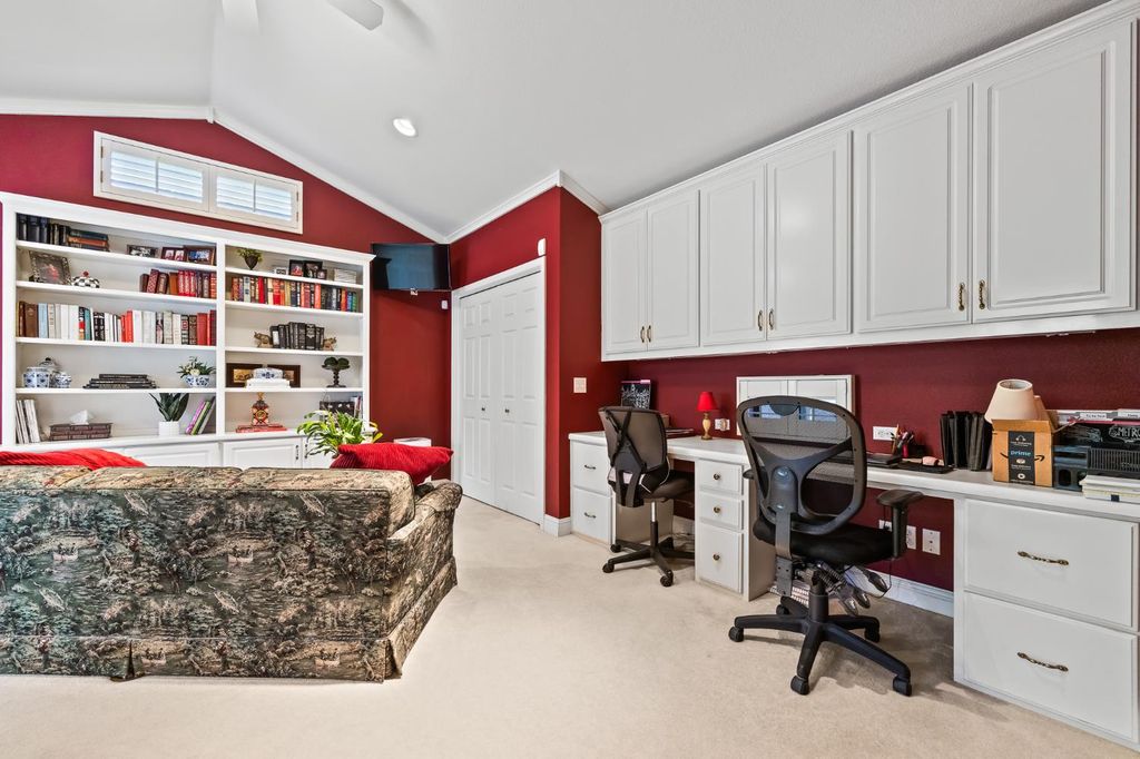 Image 14 of property listing at 709 E Wood Duck Circle, Fresno, CA 93730