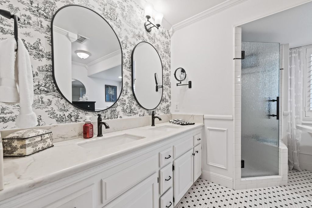 Image 16 of property listing at 709 E Wood Duck Circle, Fresno, CA 93730