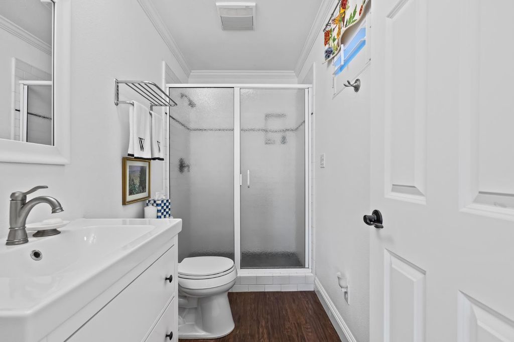 Image 20 of property listing at 709 E Wood Duck Circle, Fresno, CA 93730