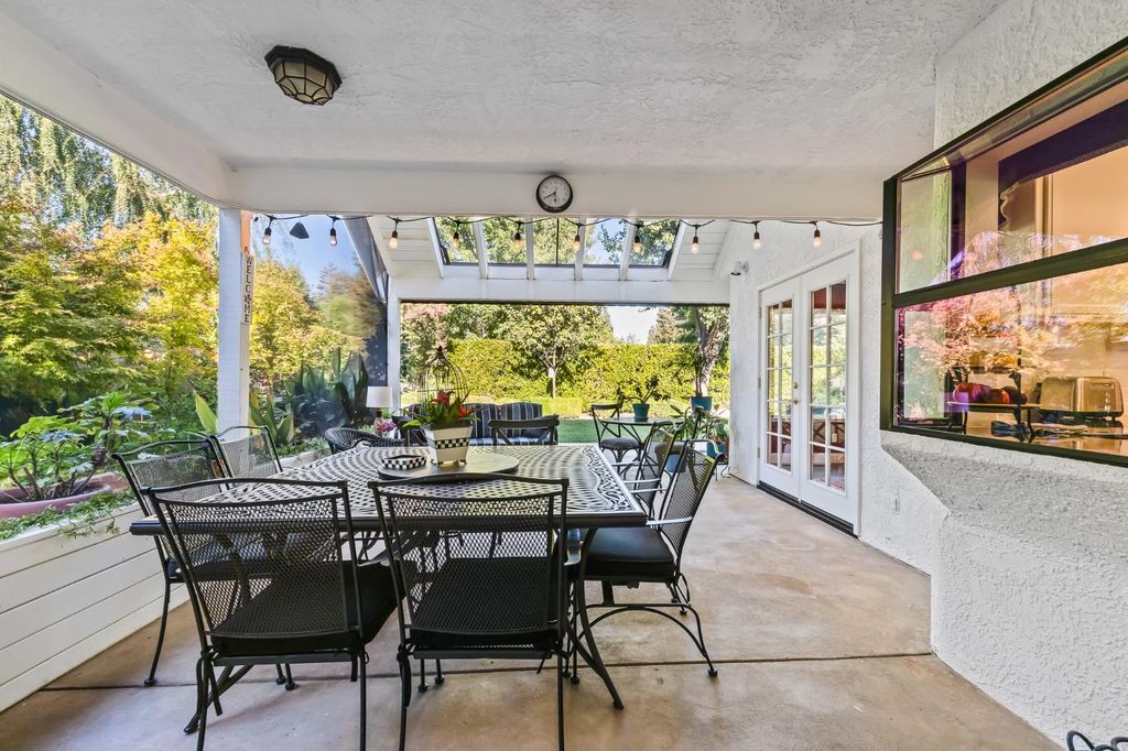 Image 22 of property listing at 709 E Wood Duck Circle, Fresno, CA 93730