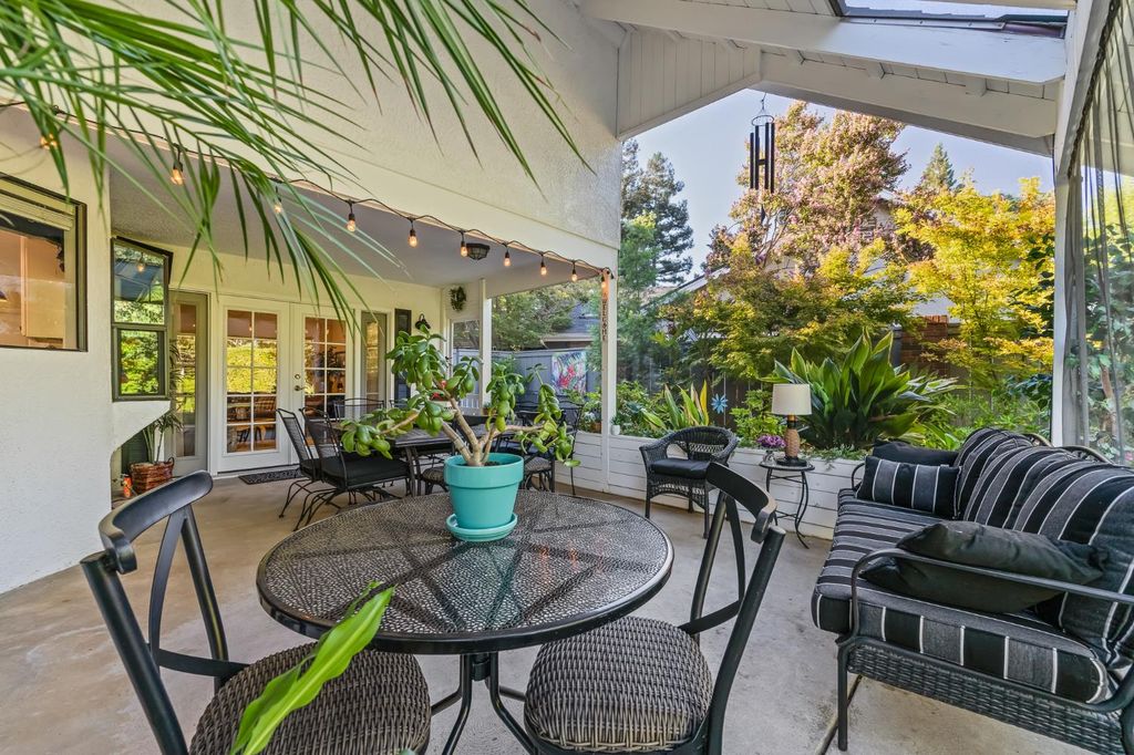 Image 24 of property listing at 709 E Wood Duck Circle, Fresno, CA 93730