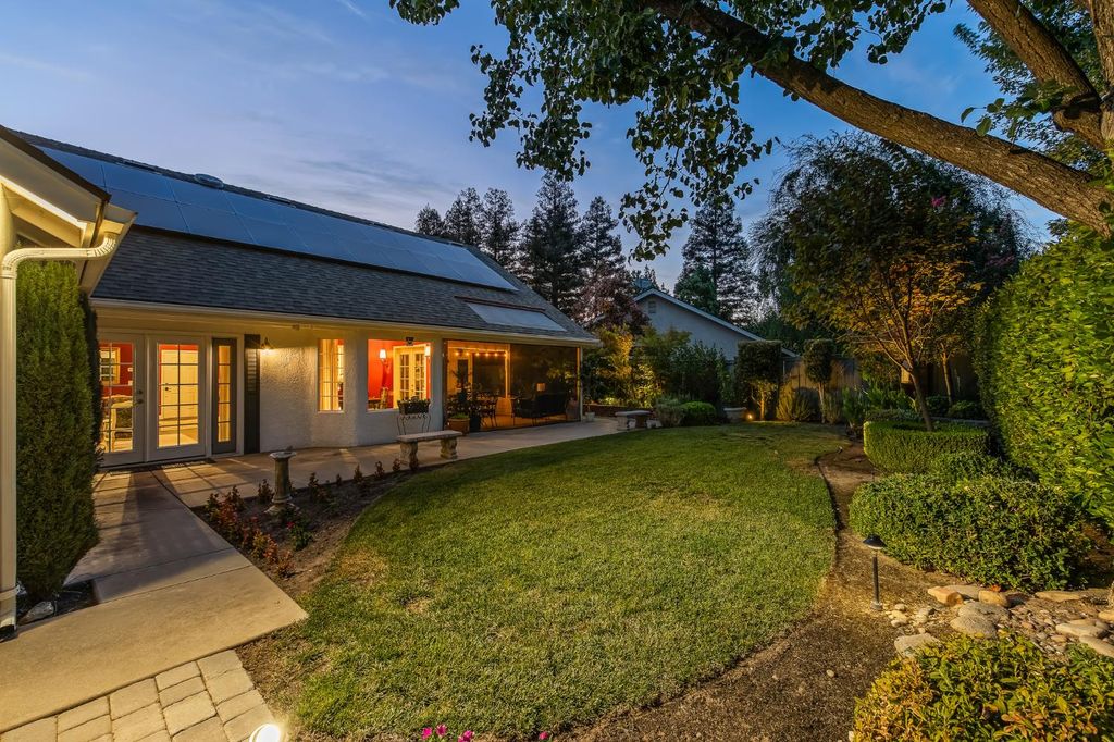 Image 26 of property listing at 709 E Wood Duck Circle, Fresno, CA 93730