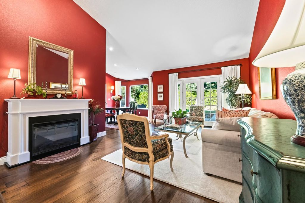 Image 5 of property listing at 709 E Wood Duck Circle, Fresno, CA 93730