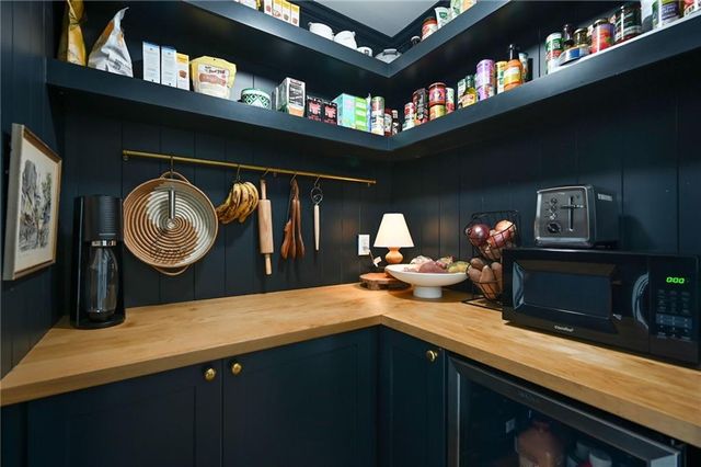 9331 Ensley Lane, Leawood, KS 66206