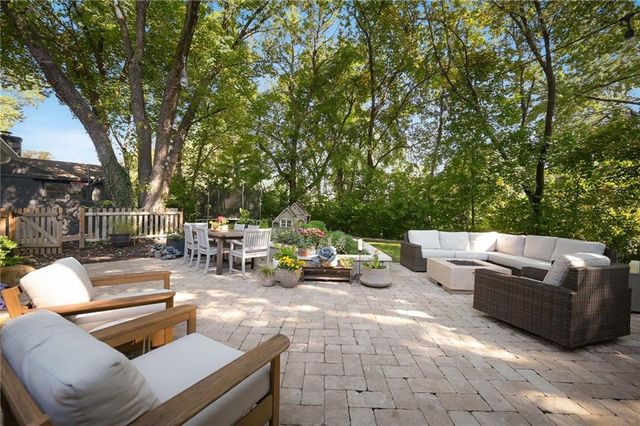 9331 Ensley Lane, Leawood, KS 66206