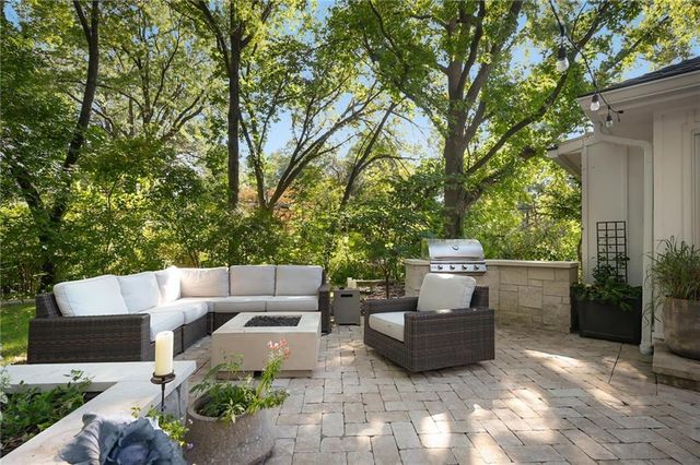 9331 Ensley Lane, Leawood, KS 66206