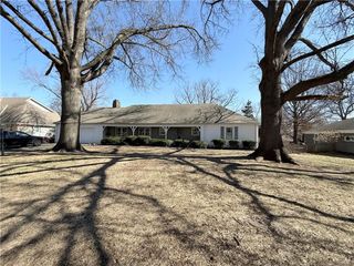 9001 Cherokee Lane, Leawood, KS 66206