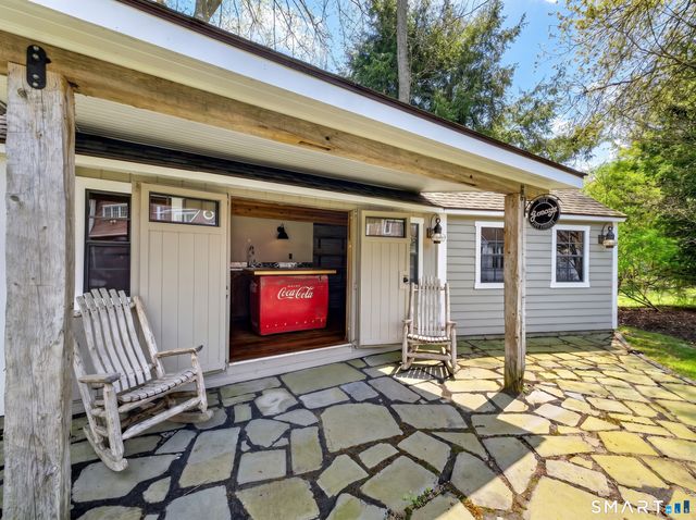 11 Westwood Drive, Waterford, CT 06385