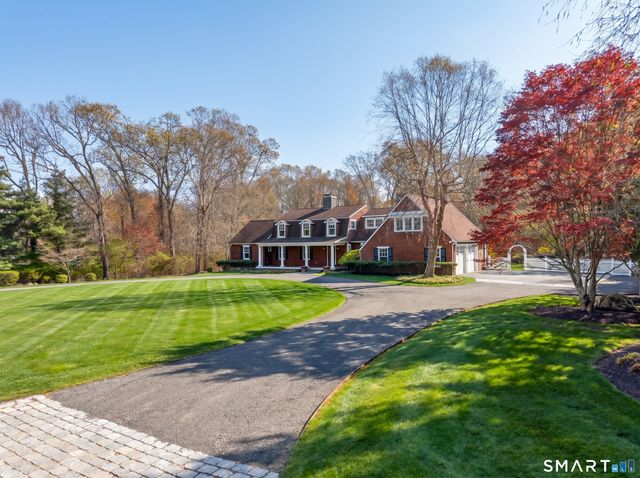 11 Westwood Drive, Waterford, CT 06385