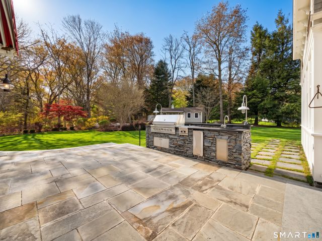 11 Westwood Drive, Waterford, CT 06385