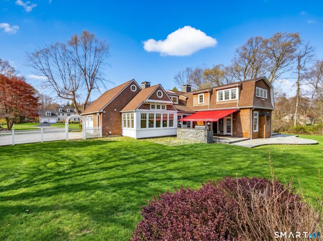 11 Westwood Drive, Waterford, CT 06385