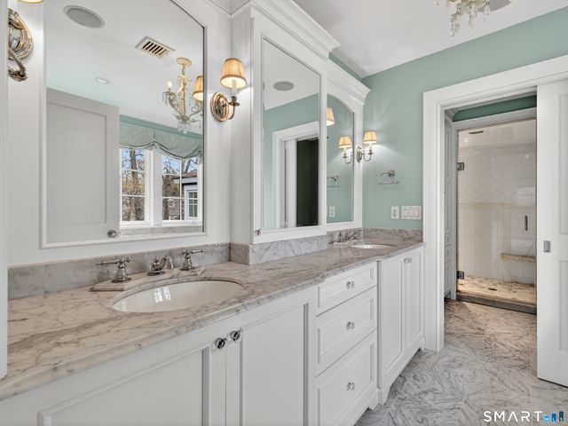 11 Westwood Drive, Waterford, CT 06385
