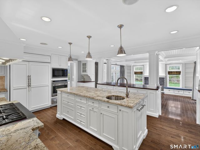 11 Westwood Drive, Waterford, CT 06385