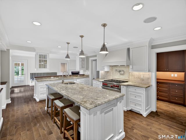 11 Westwood Drive, Waterford, CT 06385