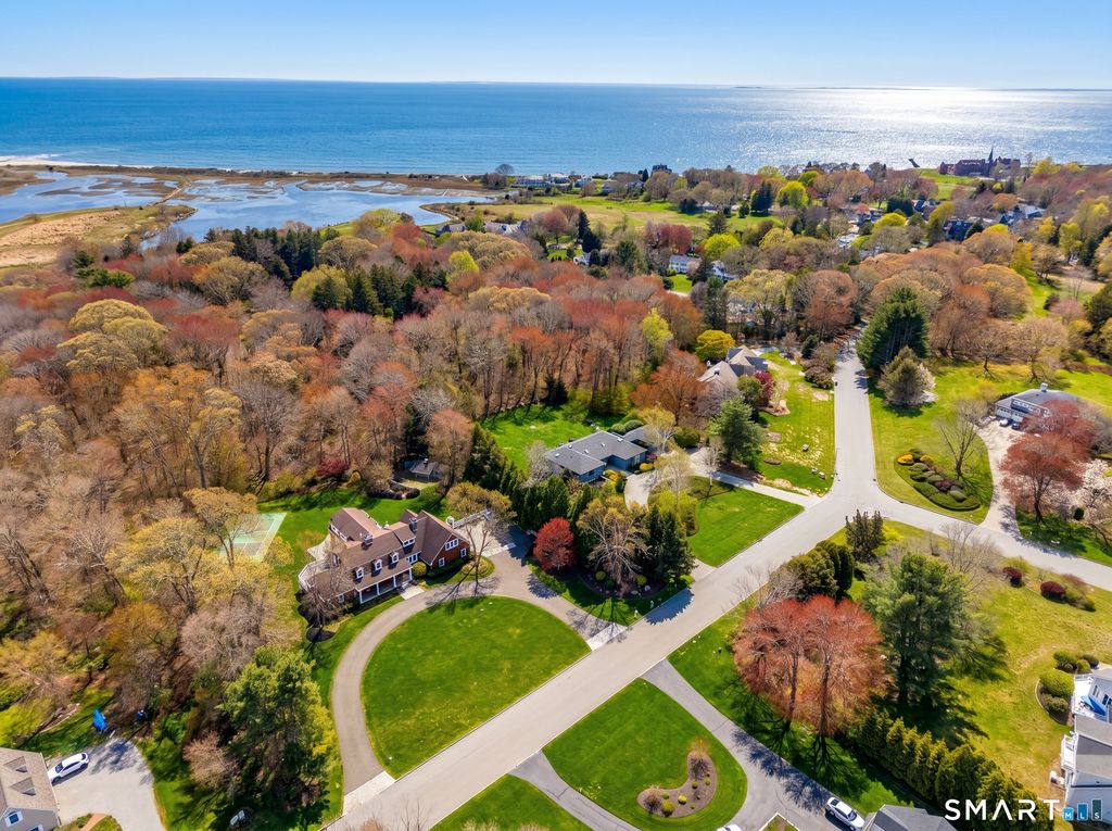 11 Westwood Drive, Waterford, CT 06385
