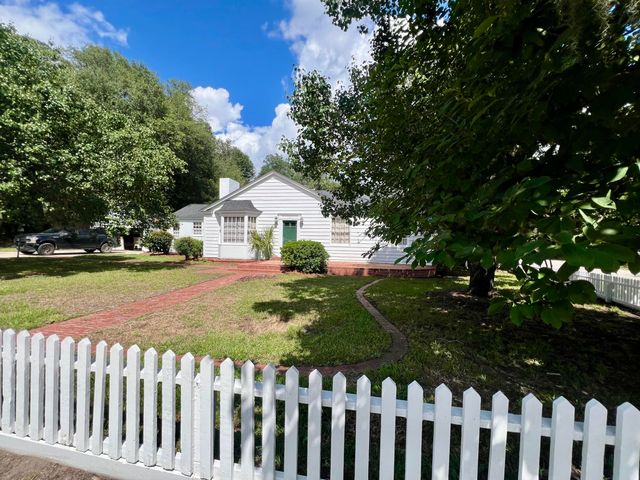200 N Lemacks Street, Walterboro, SC 29488