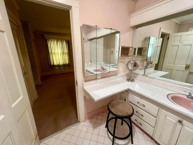 200 N Lemacks Street, Walterboro, SC 29488