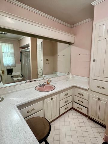 200 N Lemacks Street, Walterboro, SC 29488