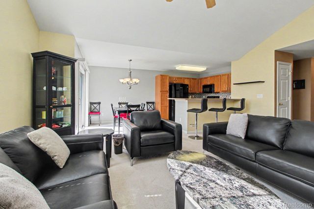24211 Chesapeake Circle, Commerce Charter Township, MI 48390