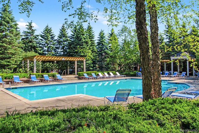 24211 Chesapeake Circle, Commerce Charter Township, MI 48390