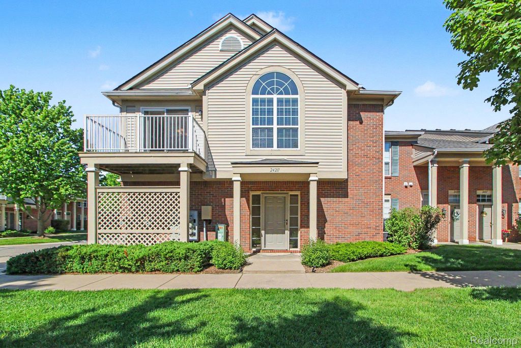 24211 Chesapeake Circle, Commerce Charter Township, MI 48390