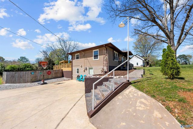 3141 Dug Hill Road, Huntsville, AL 35811