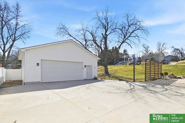 8517 Burt Street, Omaha, NE 68114