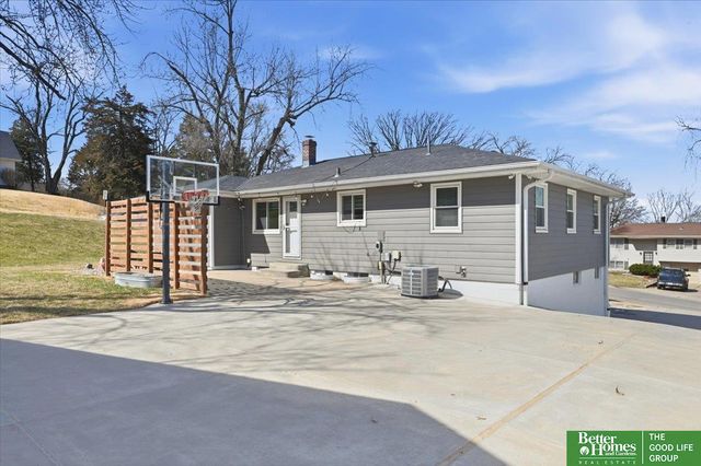 8517 Burt Street, Omaha, NE 68114