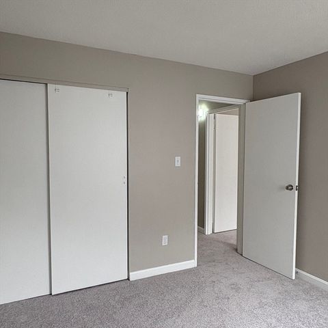 57 Village Brook 5, Natick, MA 01760