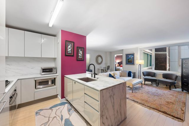 322 W 57th St Apt 32Q, New York City, NY 10019