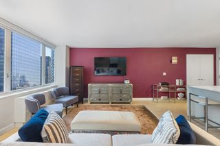 322 W 57th St Apt 32Q, New York City, NY 10019