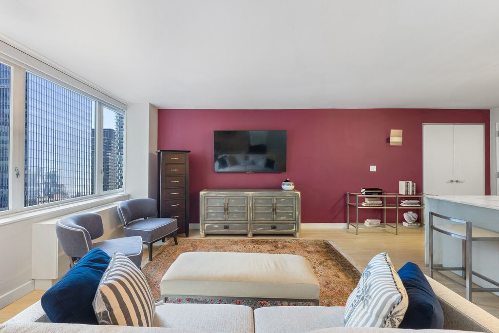 322 W 57th St Apt 32Q, New York City, NY 10019