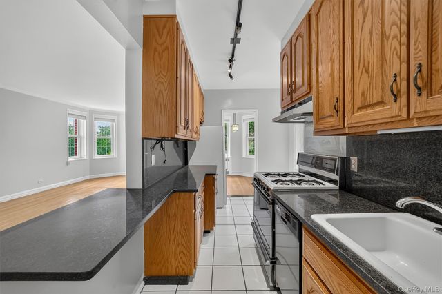 949 Palmer Road 5K, Bronxville, NY 10708