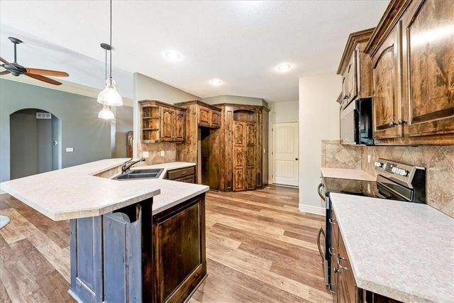 2000 NE 197th Court, Smithville, MO 64089