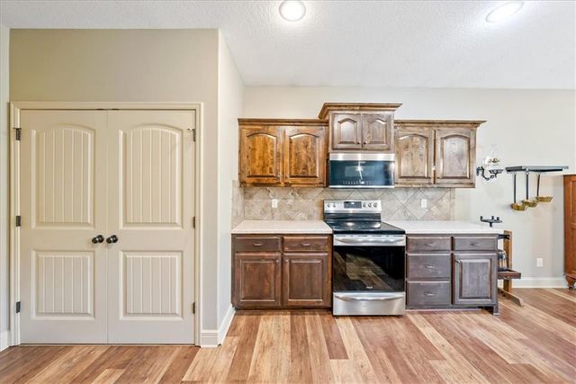 2000 NE 197th Court, Smithville, MO 64089