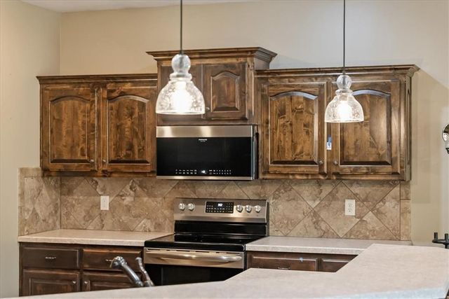 2000 NE 197th Court, Smithville, MO 64089