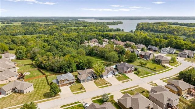 2000 NE 197th Court, Smithville, MO 64089